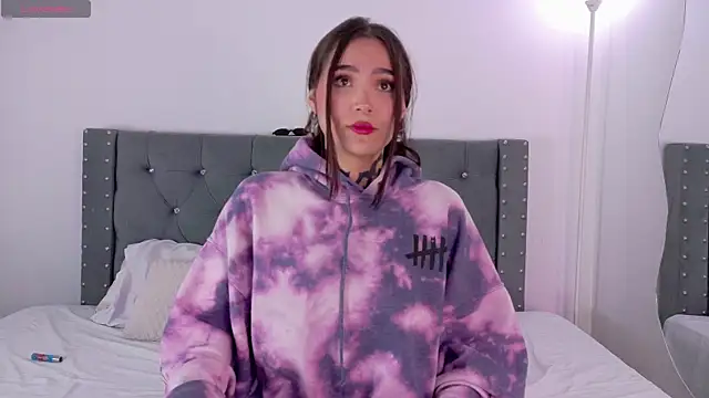 sara queen10 online show from September 10, 2025, 1:54 pm