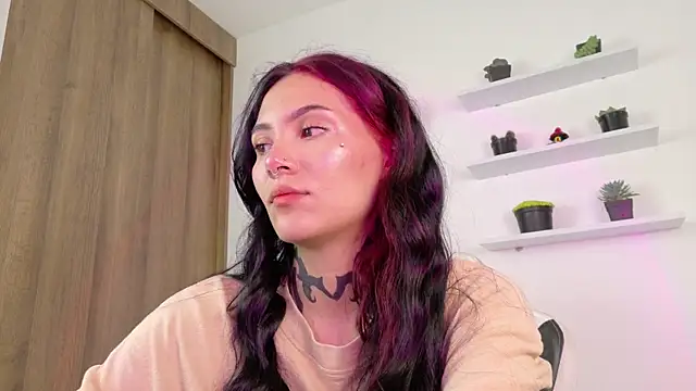 sara queen10 online show from April 30, 2026, 1:07 pm