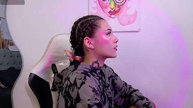 sara queen10 online show from October 1, 2025, 1:48 pm