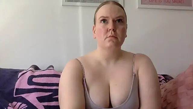 gracelovesxx online show from April 22, 2026, 12:12 pm