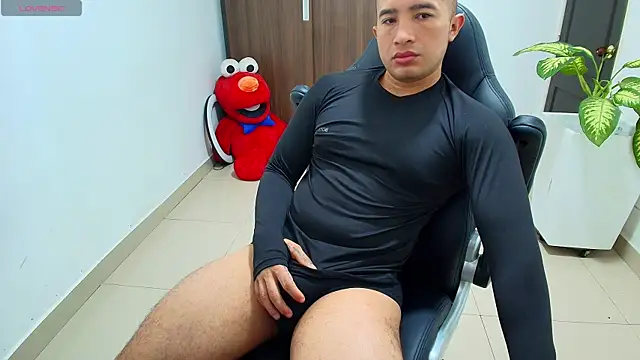 sebastian oconnor77 online show from September 28, 2025, 12:45 pm