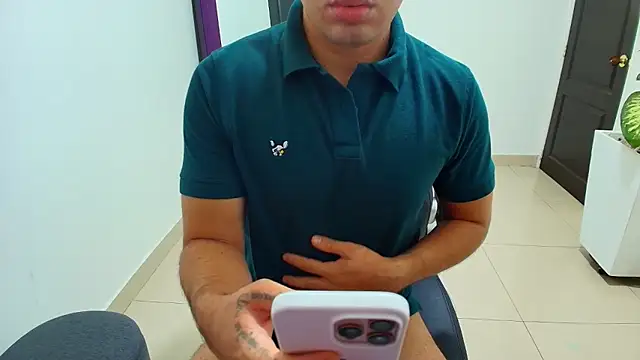 Snapshot of sebastian_oconnor77 chatting on March 13, 2026, 12:32 pm sebastian oconnor77 online show from March 13, 2026, 12:32 pm