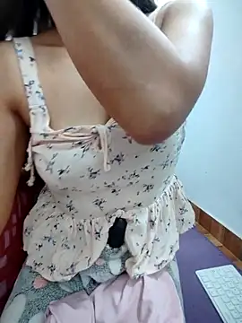 airamoon online show from October 5, 2025, 6:42 pm