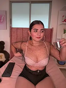 salomecute21 online show from May 4, 2026, 11:13 am