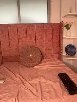 salomecute21 online show from February 12, 2026, 11:32 am