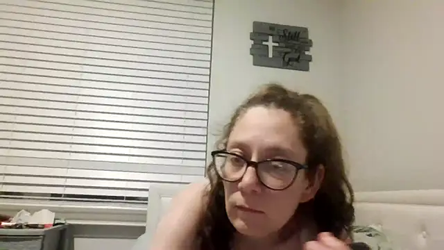 isabellenoela online show from October 26, 2025, 4:35 am