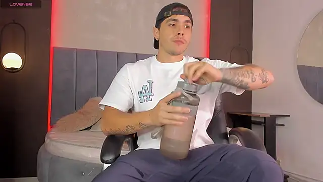 Snapshot of Liam_walk_ chatting on February 26, 2026, 7:36 pm Liam walk online show from February 26, 2026, 7:36 pm