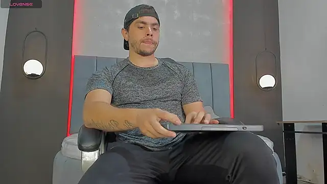 Snapshot of Liam_walk_ chatting on March 11, 2026, 7:19 pm Liam walk online show from March 11, 2026, 7:19 pm