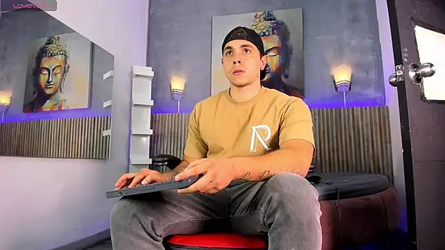 Liam walk  online show from September 21, 2025, 8:03 pm