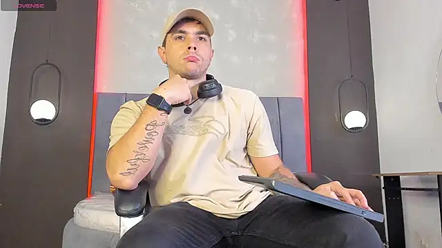 Snapshot of Liam_walk_ chatting on February 10, 2026, 7:02 pm Liam walk online show from February 10, 2026, 7:02 pm