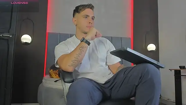 Snapshot of Liam_walk_ chatting on March 26, 2026, 12:36 pm Liam walk online show from March 26, 2026, 12:36 pm