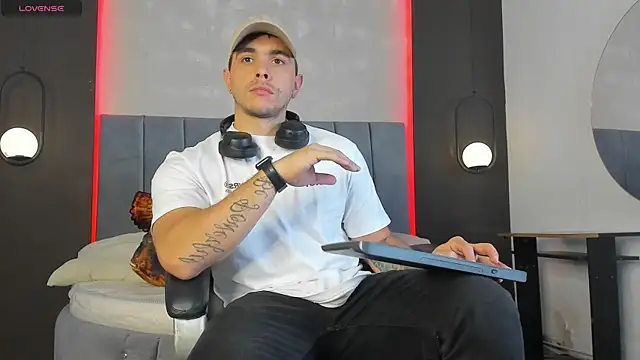 Snapshot of Liam_walk_ chatting on February 12, 2026, 9:03 pm Liam walk online show from February 12, 2026, 9:03 pm