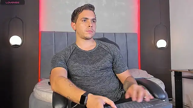 Snapshot of Liam_walk_ chatting on February 11, 2026, 8:20 pm Liam walk online show from February 11, 2026, 8:20 pm