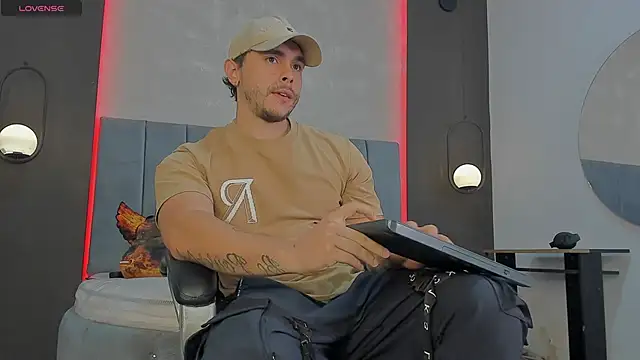 Snapshot of Liam_walk_ chatting on March 10, 2026, 11:20 pm Liam walk online show from March 10, 2026, 11:20 pm