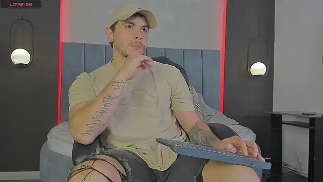 Snapshot of Liam_walk_ chatting on March 7, 2026, 11:21 pm Liam walk online show from March 7, 2026, 11:21 pm