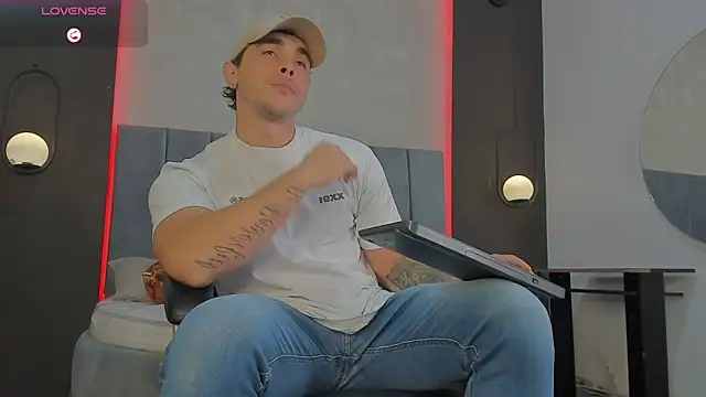 Snapshot of Liam_walk_ chatting on March 12, 2026, 8:13 pm Liam walk online show from March 12, 2026, 8:13 pm