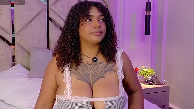 Cristal-Jonnes online show from May 21, 2026, 3:37 am