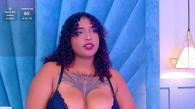 Cristal-Jonnes online show from September 23, 2025, 3:02 am