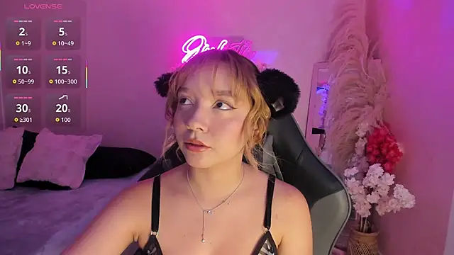 Snapshot of JuliethMoss chatting on February 19, 2026, 9:34 pm JuliethMoss online show from February 19, 2026, 9:34 pm