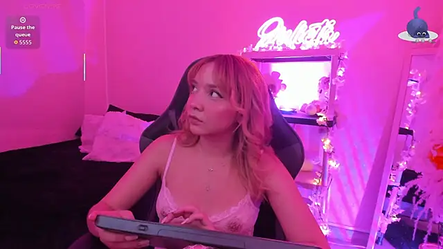 Snapshot of JuliethMoss chatting on February 11, 2026, 8:31 pm JuliethMoss online show from February 11, 2026, 8:31 pm