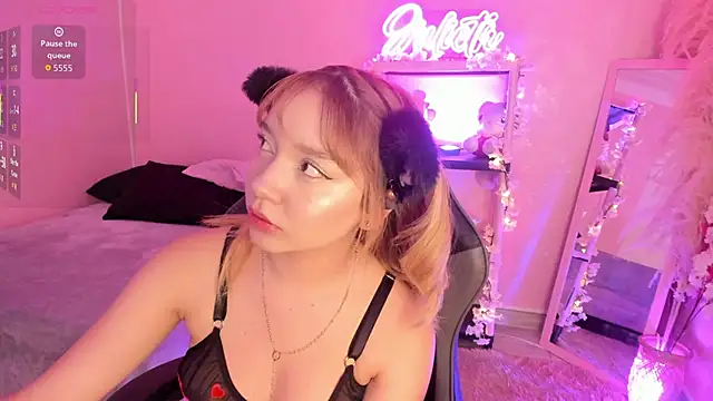 Snapshot of JuliethMoss chatting on February 25, 2026, 8:30 pm JuliethMoss online show from February 25, 2026, 8:30 pm