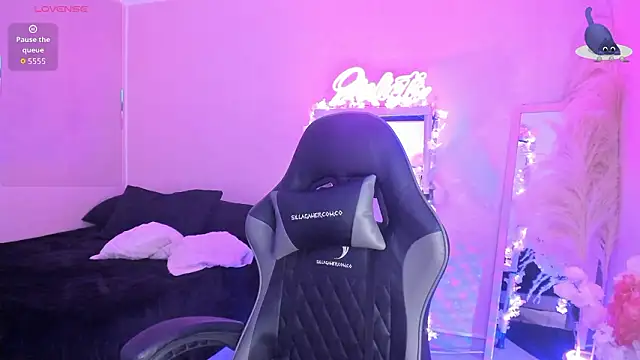 Snapshot of JuliethMoss chatting on February 10, 2026, 9:14 pm JuliethMoss online show from February 10, 2026, 9:14 pm