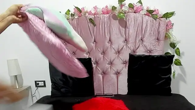 ivy moon05 online show from November 4, 2025, 4:33 pm