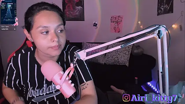 lila kitty81 online show from December 13, 2025, 8:04 pm