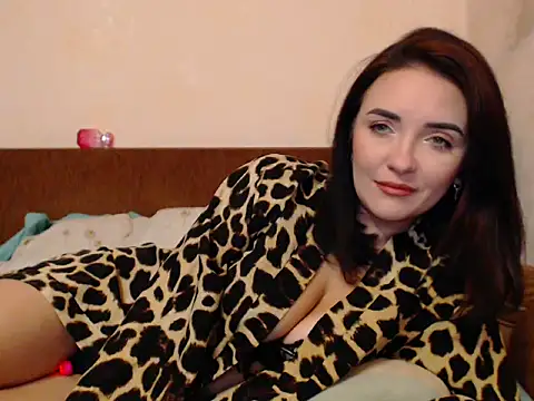 Veronica-Luxs online show from October 13, 2025, 9:00 am