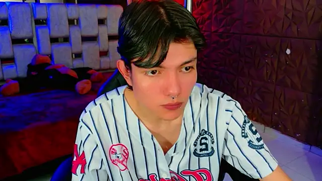 alandelrey57 online show from February 19, 2026, 2:52 am