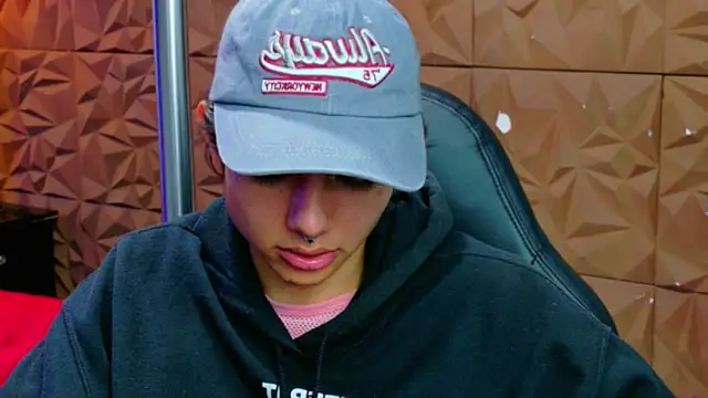 alandelrey57 online show from February 24, 2026, 3:40 am