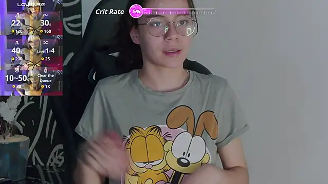 RavennMoonn online show from October 9, 2025, 7:58 pm