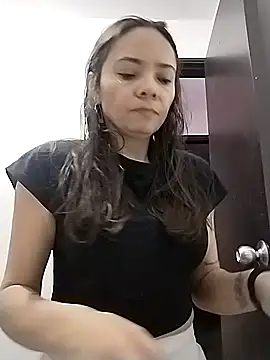 Cami Konor online show from September 18, 2025, 5:05 pm