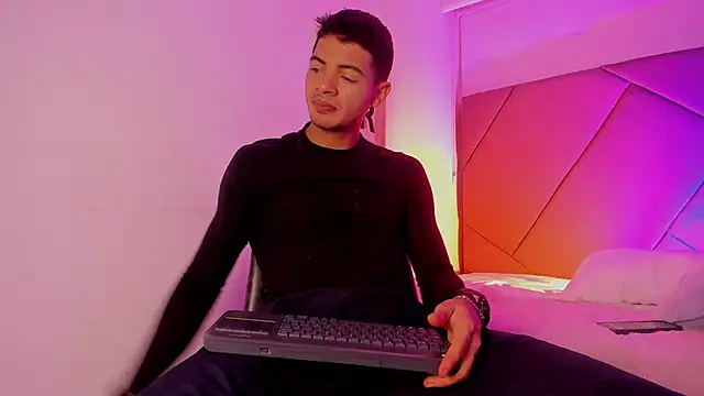 andrew colleman online show from September 24, 2025, 3:57 am