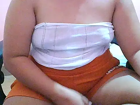 Snapshot of fresh_rosie chatting on July 18, 2026, 1:03 am fresh rosie online show from July 18, 2026, 1:03 am