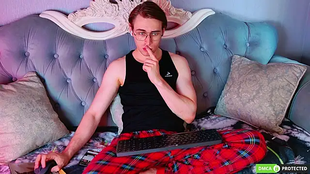 WilliamDyson online show from July 14, 2026, 3:22 am