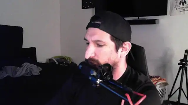 DevilPup75  online show from September 10, 2025, 12:09 am