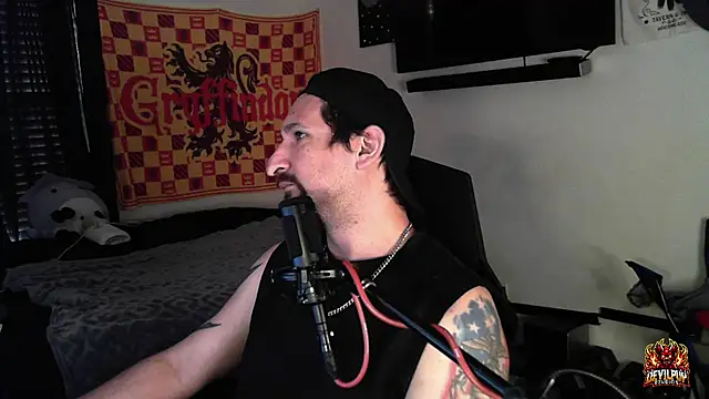 DevilPup75  online show from September 26, 2025, 2:24 pm