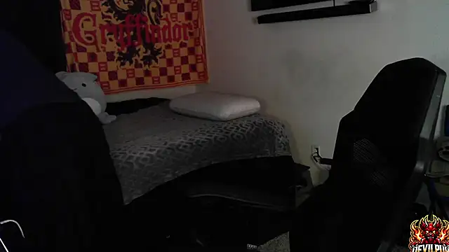 DevilPup75  online show from September 27, 2025, 11:33 pm