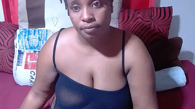 Snapshot of QueenRomaxx1 chatting on March 12, 2026, 4:44 pm QueenRomaxx1 online show from March 12, 2026, 4:44 pm