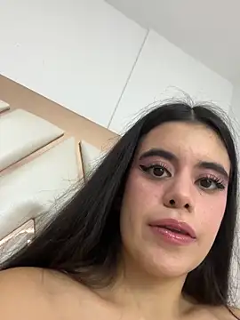 Snapshot of CoralineRusso1 chatting on November 19, 2025, 6:35 am CoralineRusso1 online show from November 19, 2025, 6:35 am