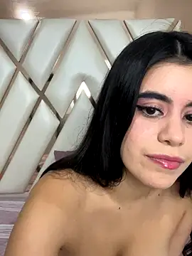 Snapshot of CoralineRusso1 chatting on November 14, 2025, 7:01 am CoralineRusso1 online show from November 14, 2025, 7:01 am