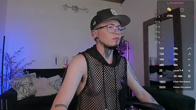 Snapshot of tyler_jones_ chatting on February 27, 2026, 1:44 pm tyler jones online show from February 27, 2026, 1:44 pm