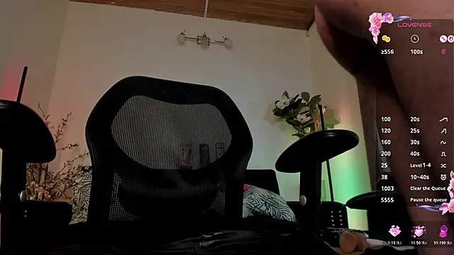 Snapshot of tyler_jones_ chatting on February 9, 2026, 5:27 am tyler jones online show from February 9, 2026, 5:27 am