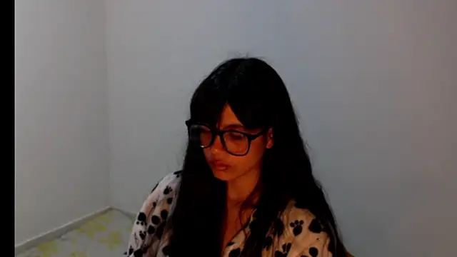 Snapshot of meganmiauu chatting on June 19, 2026, 12:00 pm meganmiauu online show from June 19, 2026, 12:00 pm
