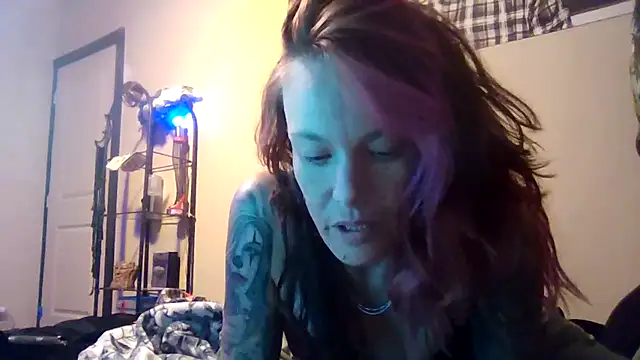 bratlipss online show from September 13, 2025, 2:11 am