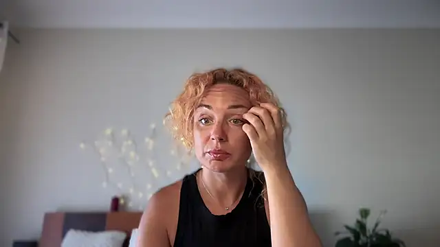 Reddgiirl online show from August 1, 2026, 6:17 pm