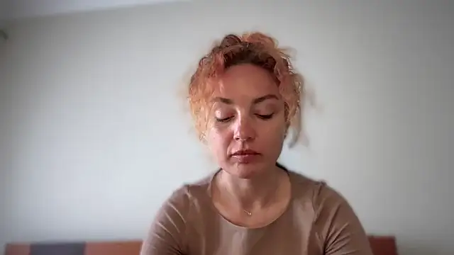 Reddgiirl online show from April 20, 2026, 8:06 am