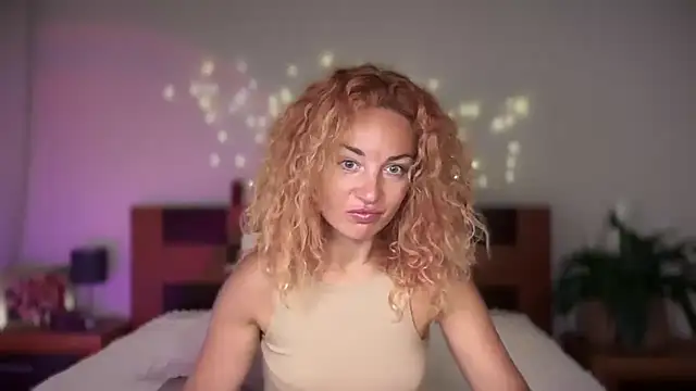 Reddgiirl online show from June 17, 2026, 6:57 am