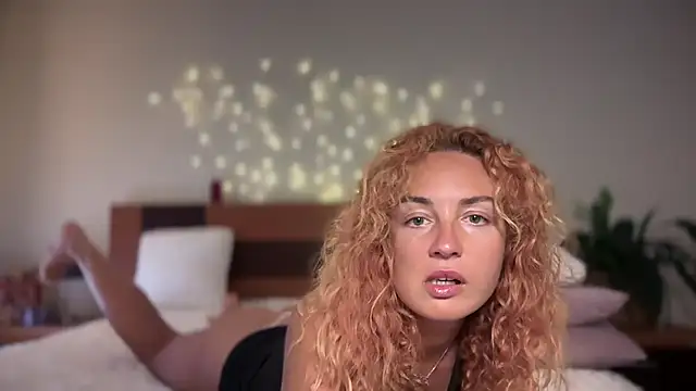 Reddgiirl online show from July 23, 2026, 6:26 pm